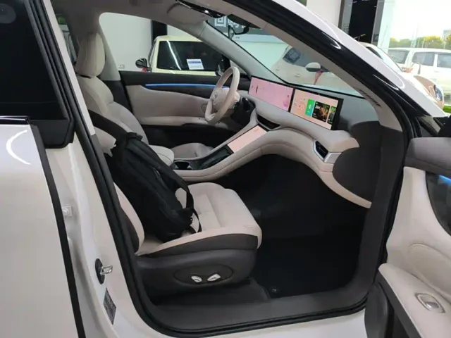 IM Motors LS6 — Фото автомобиля 24