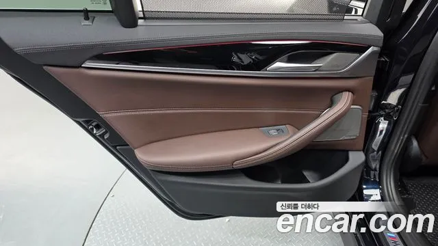 BMW 5 Series G30 — Фото автомобиля 14