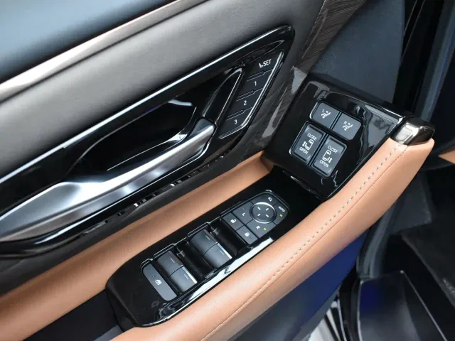 Toyota Alphard — Фото автомобиля 17