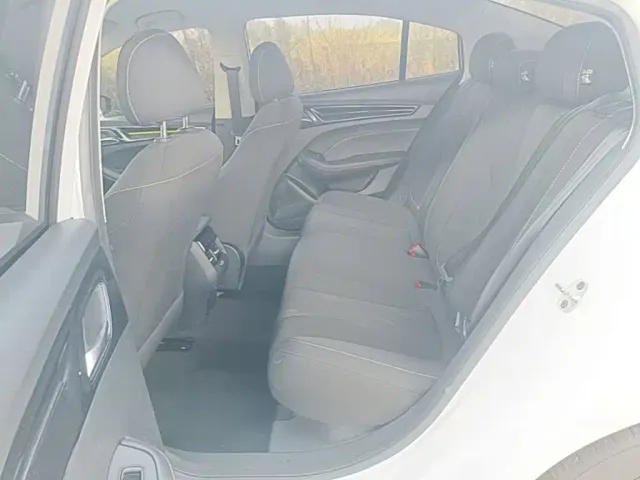 Roewe i5 — Фото автомобиля 16