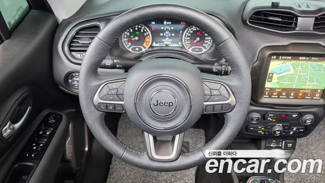Jeep Renegade — Фото автомобиля 19