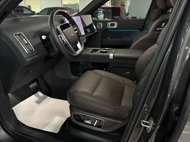 Li Auto L8 — Фото автомобиля 5