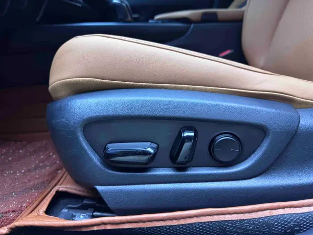 Lexus UX — Фото автомобиля 18