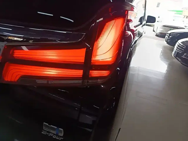 Toyota Alphard — Фото автомобиля 7