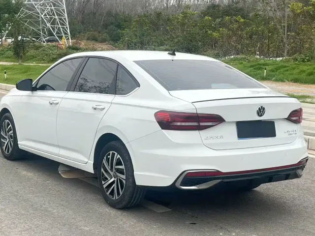 Volkswagen Lavida — Фото автомобиля 9