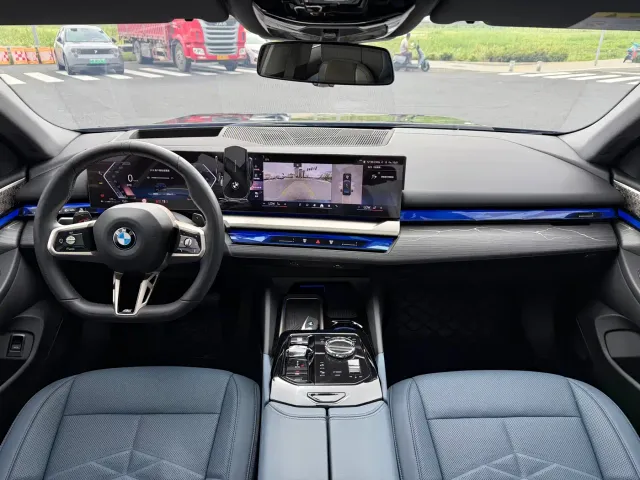 BMW 5 Series — Фото автомобиля 5
