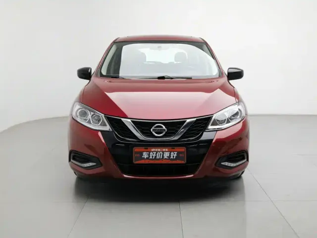 Nissan Tiida — Фото автомобиля 3