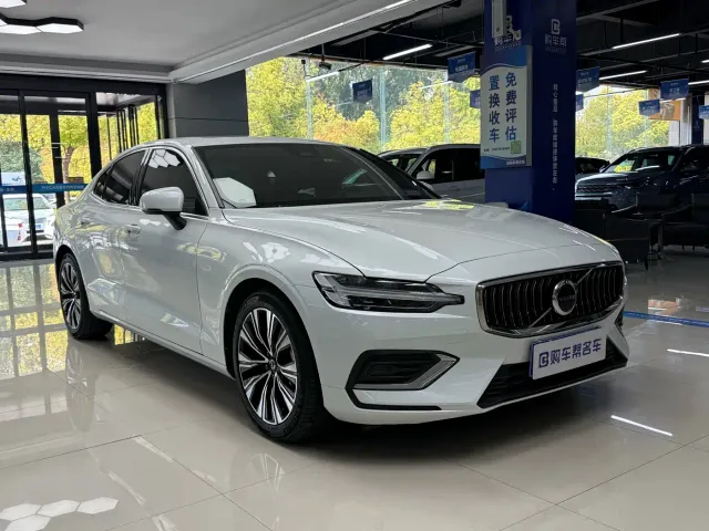 Volvo S60 — Фото автомобиля 3