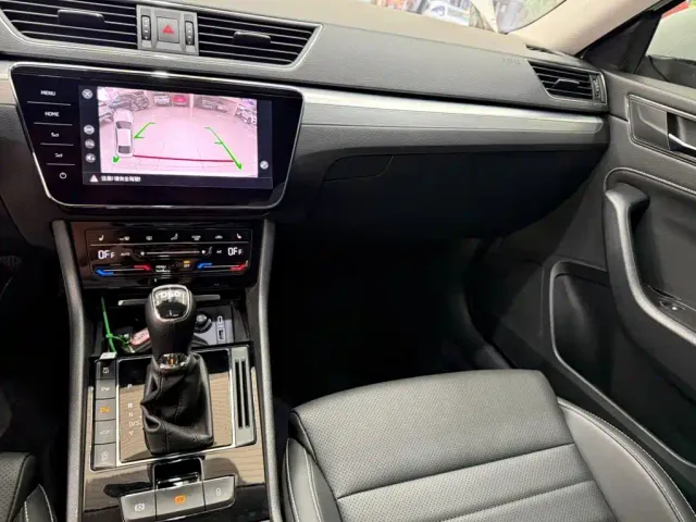 Skoda Superb — Фото автомобиля 12