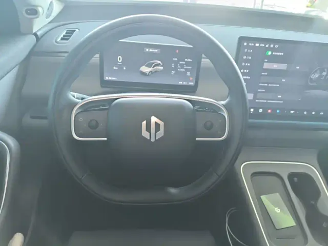 Leapmotor C10 — Фото автомобиля 10