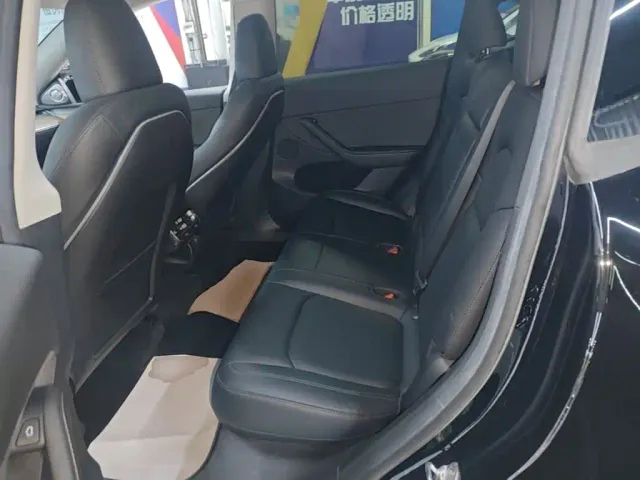 Tesla Model Y — Фото автомобиля 16