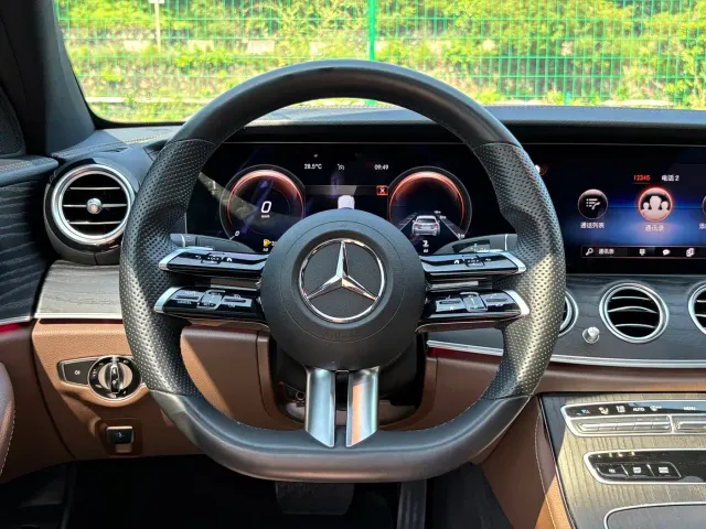 Mercedes-Benz E-Class — Фото автомобиля 8