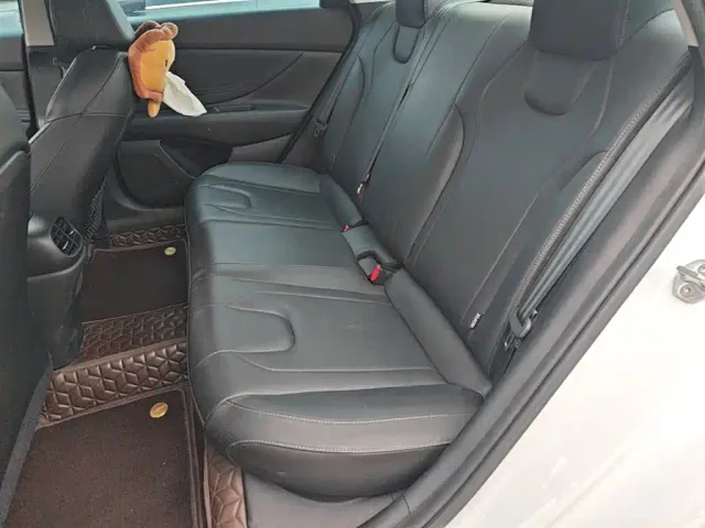 Hyundai Elantra — Фото автомобиля 16