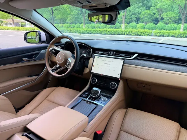 Jaguar XFL — Фото автомобиля 14