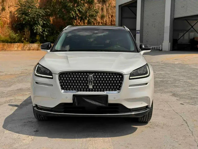 Lincoln Corsair — Фото автомобиля 2