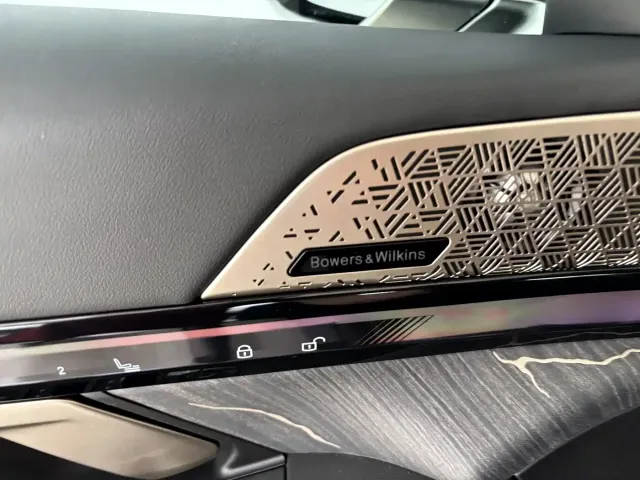 BMW BMW 5 Series 2025 530Li Premium M Sport Package — Фото автомобиля 11