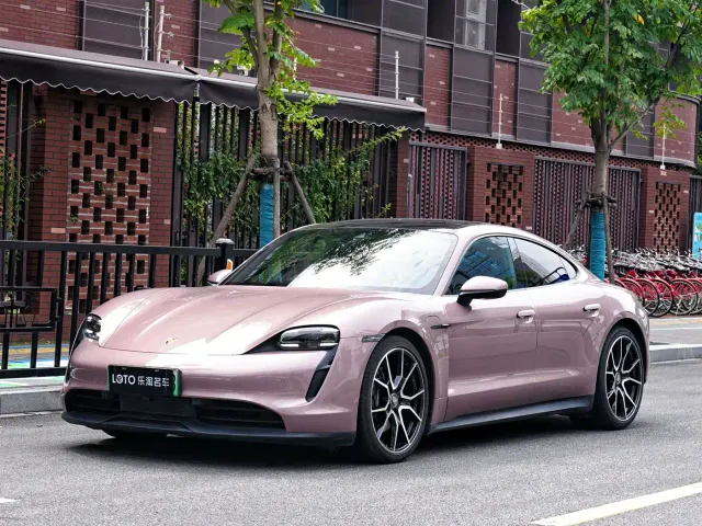 Фотография автомобиля — Porsche Taycan