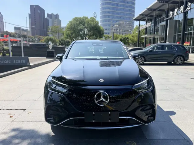 Mercedes-Benz EQE SUV — Фото автомобиля 2