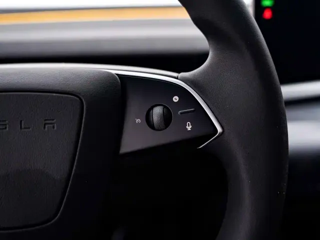 Tesla Model Y — Фото автомобиля 29