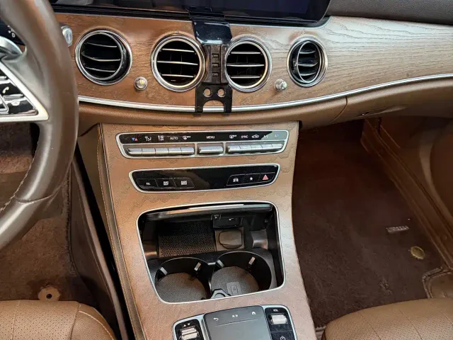 Mercedes-Benz E-Class — Фото автомобиля 4