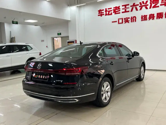 Volkswagen Passat — Фото автомобиля 14