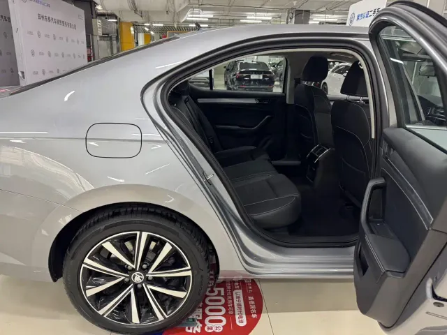 Skoda Superb — Фото автомобиля 12