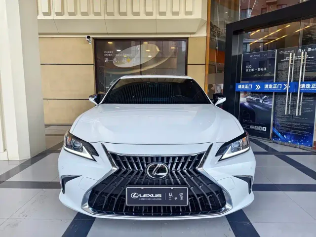 Lexus ES — Фото автомобиля 2