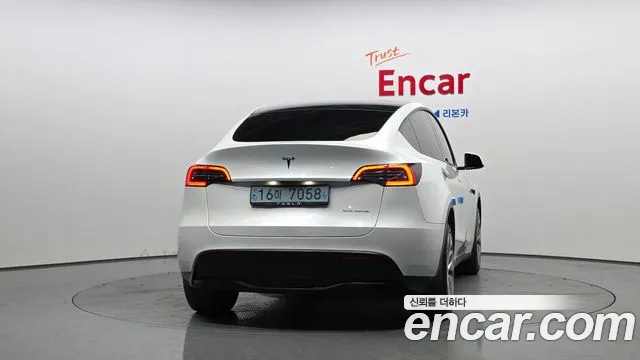 Tesla Model Y — Фото автомобиля 3