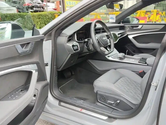 Audi A7L — Фото автомобиля 11