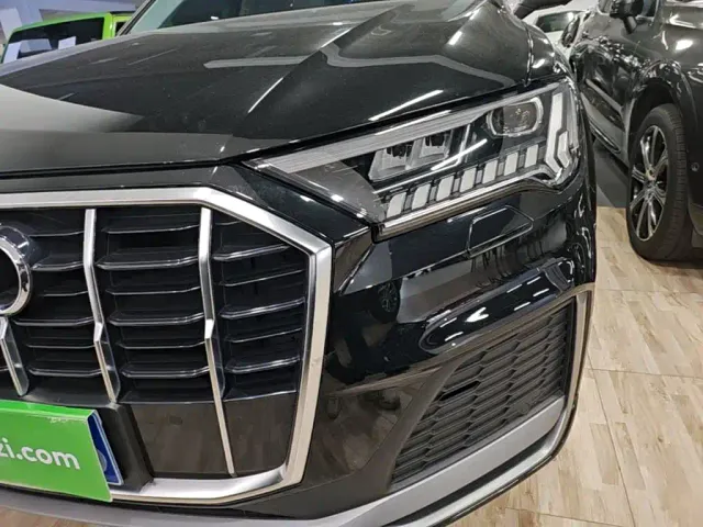 Audi Q7 — Фото автомобиля 23