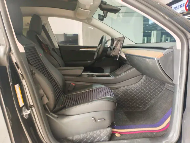 Tesla Model Y — Фото автомобиля 9