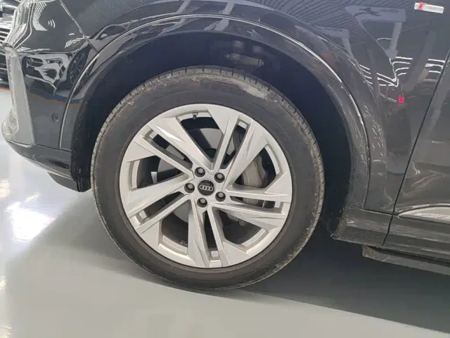 Audi Q7 — Фото автомобиля 22