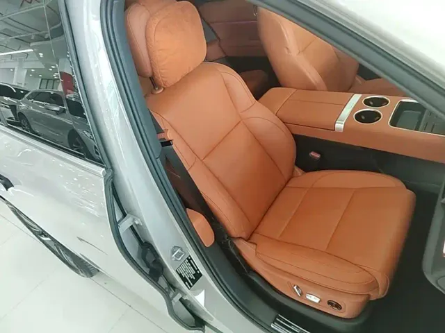 Li Auto L6 — Фото автомобиля 24