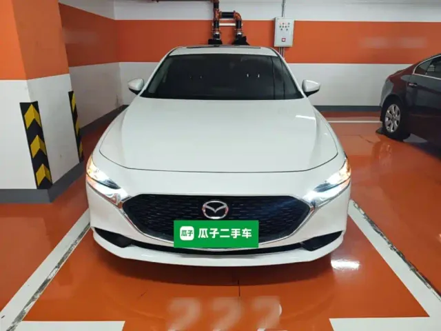 Mazda Axela — Фото автомобиля 2