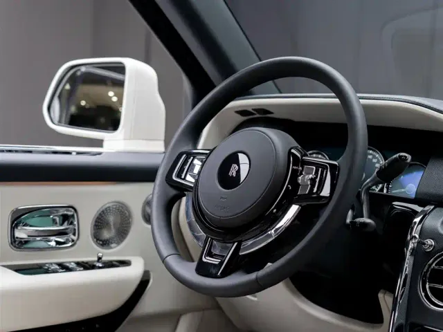 Rolls-Royce Cullinan — Фото автомобиля 11