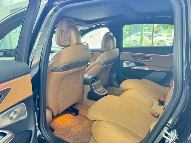 Mercedes-Benz E-Class — Фото автомобиля 4
