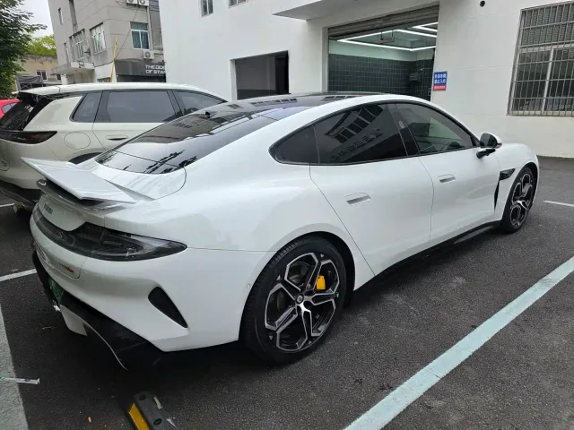 Xiaomi SU7 — Фото автомобиля 2