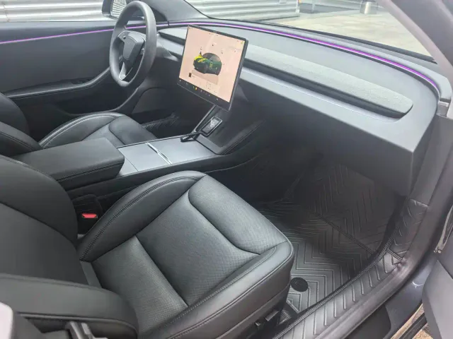 Tesla Model 3 — Фото автомобиля 7