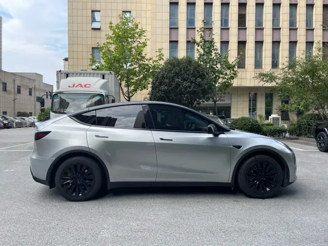 Tesla Model Y — Фото автомобиля 4
