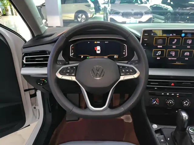 Volkswagen Lavida — Фото автомобиля 10