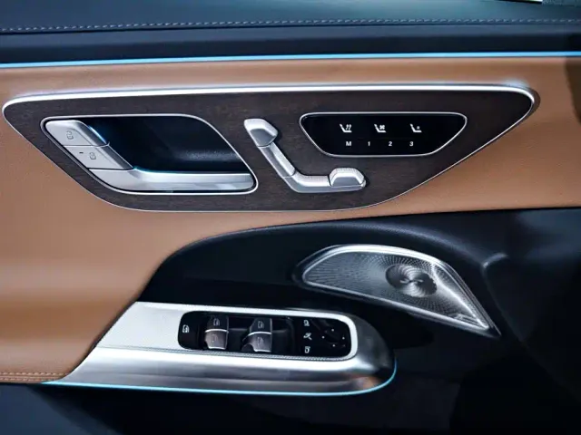 Mercedes-Benz E-Class — Фото автомобиля 23