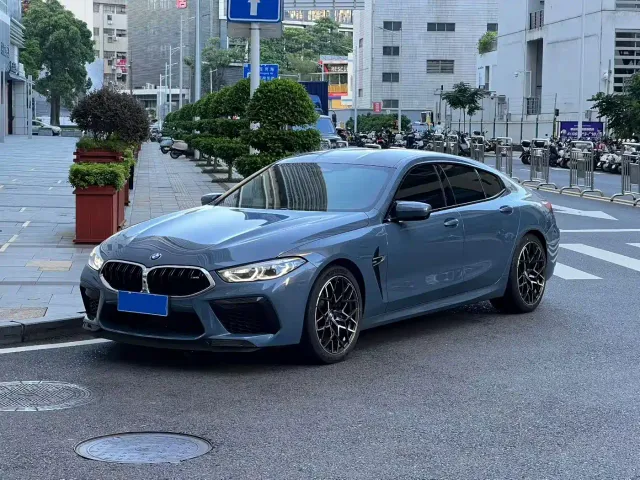 Фотография автомобиля — BMW M8