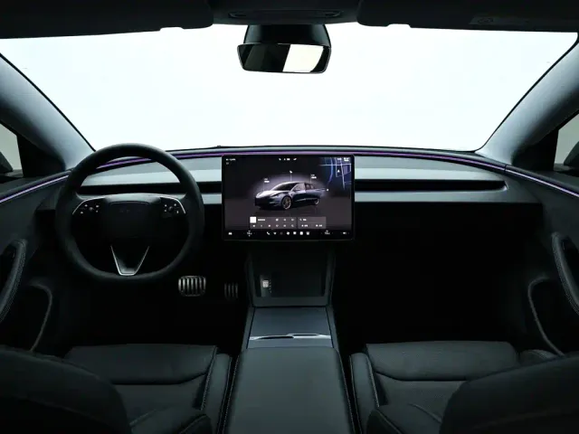 Tesla Model 3 — Фото автомобиля 14