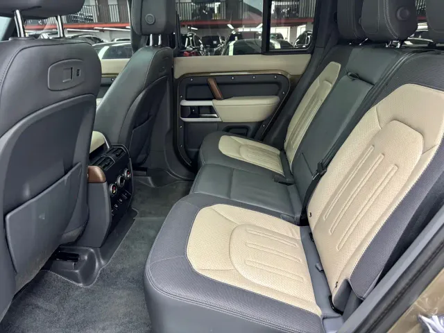 Land Rover Defender — Фото автомобиля 7