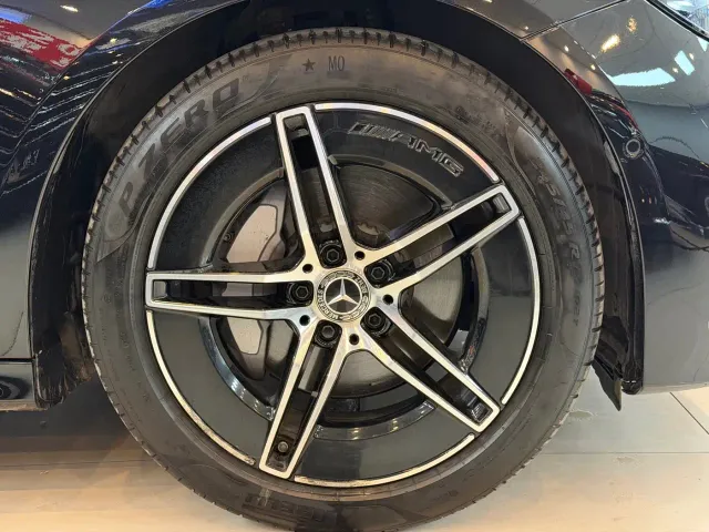 Mercedes-Benz E-Class — Фото автомобиля 4