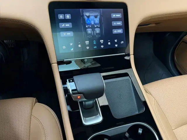 Li Auto ONE — Фото автомобиля 10