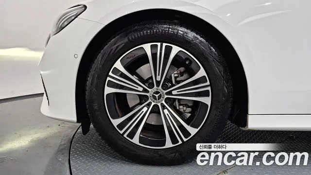 Mercedes-Benz E-Class — Фото автомобиля 5
