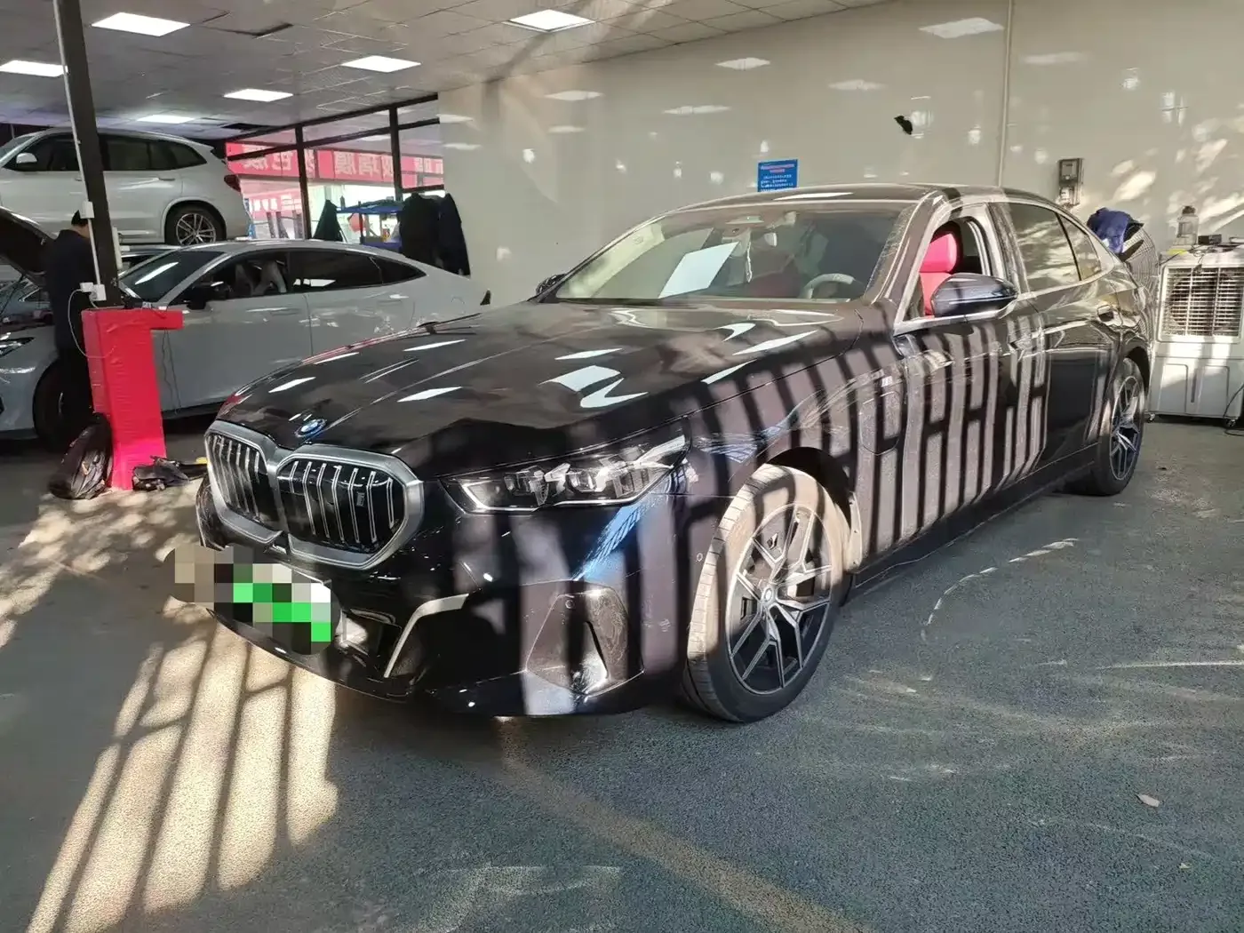 Фотография автомобиля — BMW i5