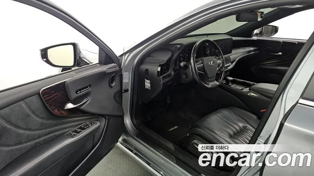 Lexus LS — Фото автомобиля 10