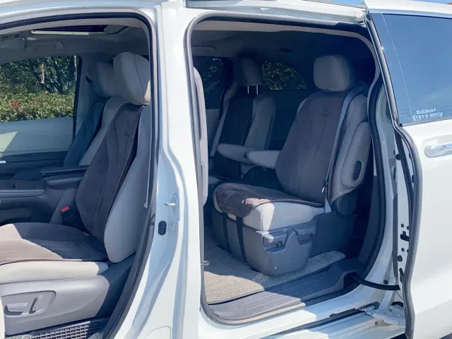 Toyota Sienna — Фото автомобиля 16